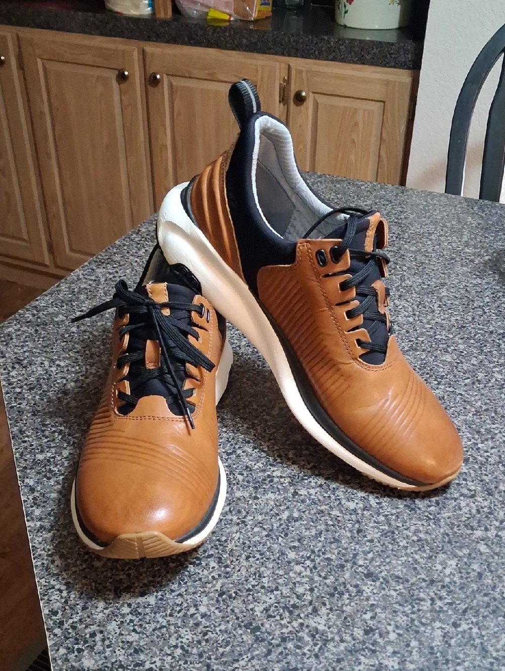Men's Johnson and Murphy  Tan Athletic-Style Sneakers with Black Accents SZ 8